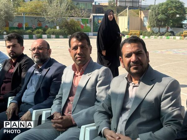 نخستین قدم‌های کلاس‌اولی‌ها در جشن شکوفه‌های دبستان شاهد آقا مصطفی خمینی