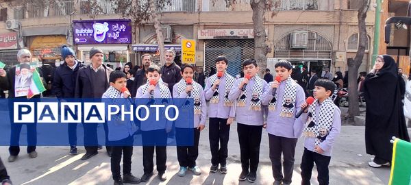 حضور پرشور مردم اصفهانی در راهپیمایی ۲۲بهمن 