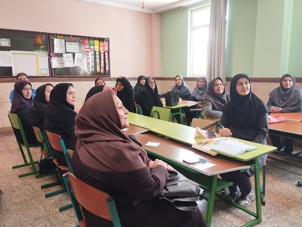 برگزاری اولین جلسه‌ اجتماعات یادگیری آموزگاران شهرستان ملارد در دبستان دخترانه حضرت زینب (س)