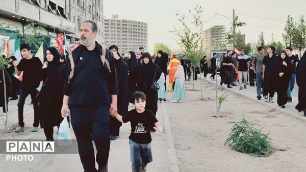 راه‌پیمایی جاماندگان اربعین حسینی در طریق المهدی به یاد مشایه الحسین