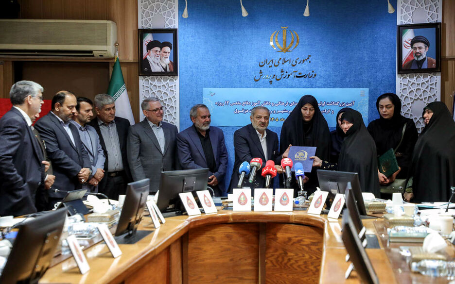 آیین بزرگداشت  اولین سالگرد شهدای فرهنگی و دانش آموز دفاع مقدس 12 روزه