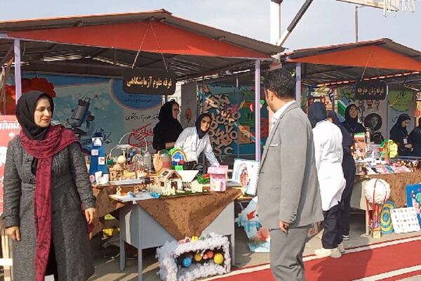 مدرسه فرزانگان ملارد میزبان نمایشگاه دستاوردهای علمی دانش‌آموزان