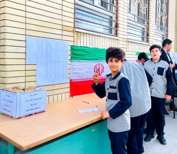 انتخابات شورای دانش‌آموزی دبستان معلم آشخانه 
