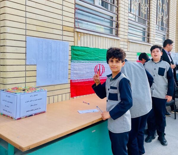 انتخابات شورای دانش‌آموزی دبستان معلم آشخانه 