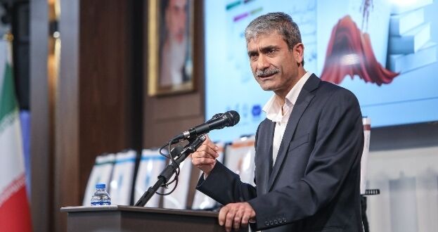 انسانیت، دکتر بهاروند را از دیگران متمایز می‌کند