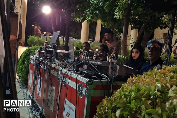 طنین عشق و شعر در آرامگاه حافظ