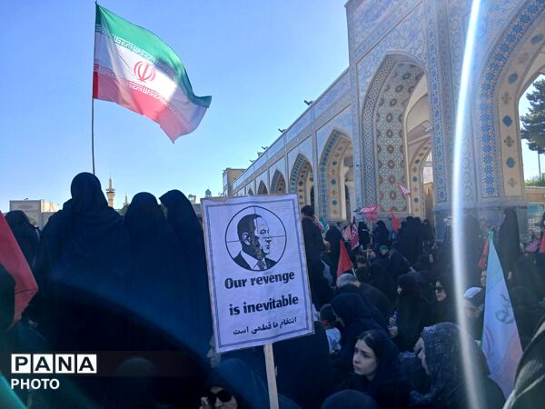 بدرقه باشکوه و میلیونی رهبر شهید در قلب مشهد مقدس