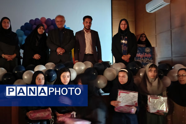 مراسم تجلیل از مقام‌آوران المپیاد رویش ناحیه 4 شیراز