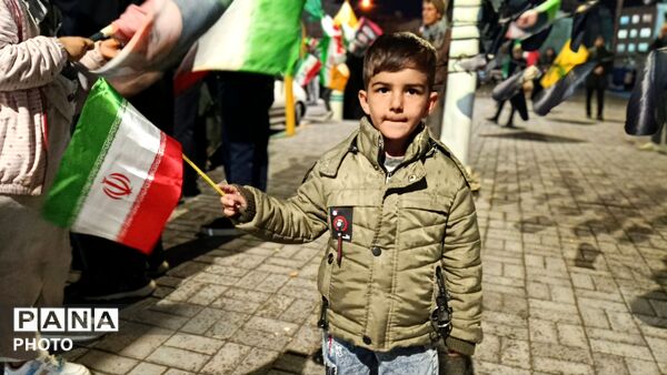 از کودک تا پیر، حضور هر ایرانی در دفاع از آرمان‌ها