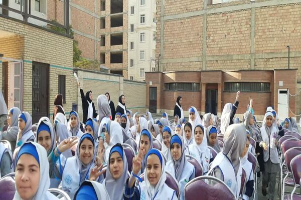 افتتاحیه سفیران سلامت پاکدشت در آموزشگاه ام‌الشهدای مظفر