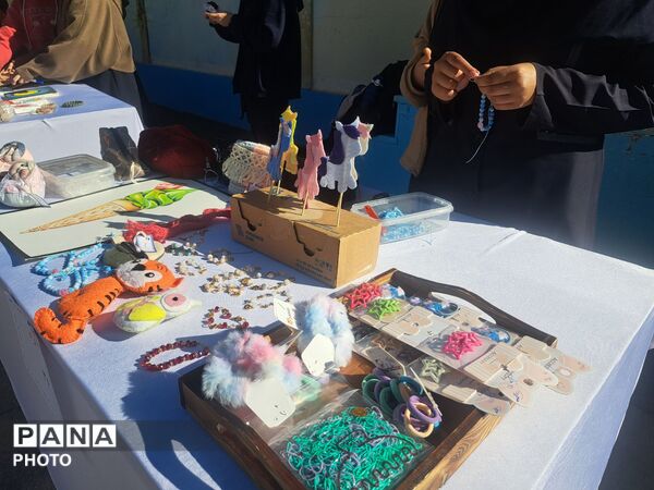 بازارچه دانش‌آموزی در دبیرستان علی افشارنژاد