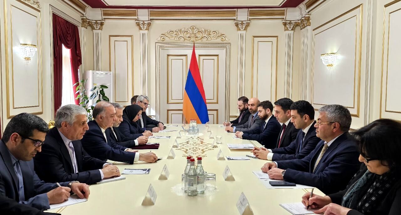 عراقچی با رئیس مجلس ملی ارمنستان دیدار کرد
