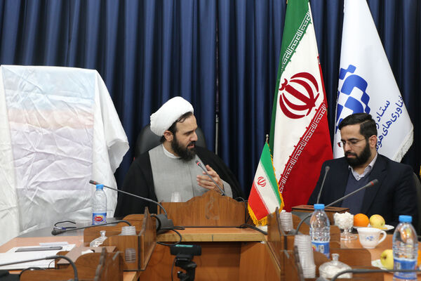 آیین رونمایی از پوستر طرح ملی آموزش هوش مصنوعی «نوآموز»  در قم