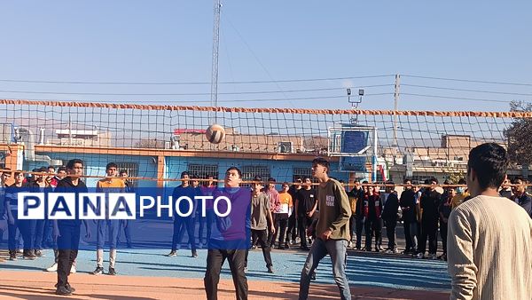 اولین روز از مسابقات گروهی والیبال در دبیرستان شاهد ابوذر گروهی 