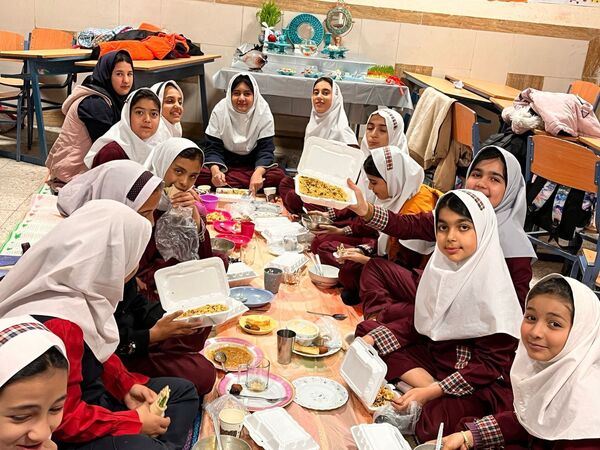 ضیافت افطاری ماه رمضان به میزبانی دبستان شطیطه۲ نیشابور