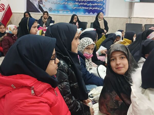 برنامه رویش آدینه با حضور دبستان دخترانه امام مهدی۲  در محمدشهر کرج