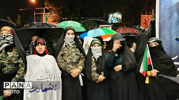 قیام مردم انقلابی کوهدشت زیر بارش الهی