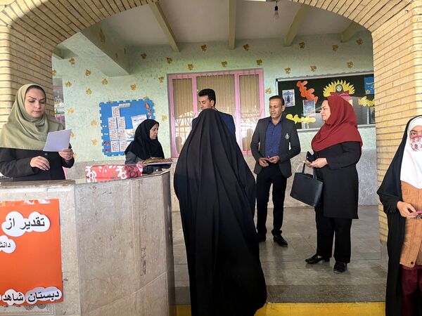 تجلیل از دانش‌آموزان محجبه 