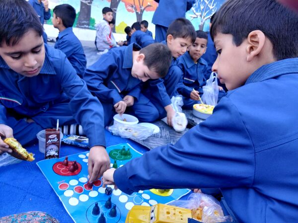 اردوی درون مدرسه‌ای به‌مناسبت روز جهانی کودک 