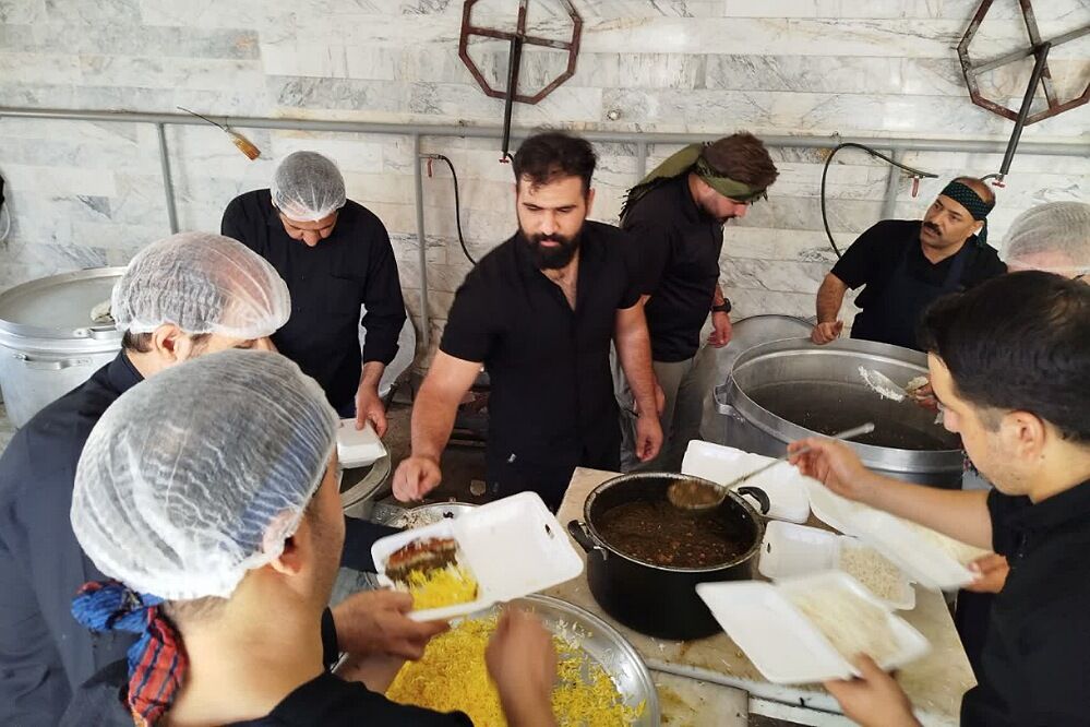 پذیرایی از محبان سید الشهدا در شهرستان قرچک 