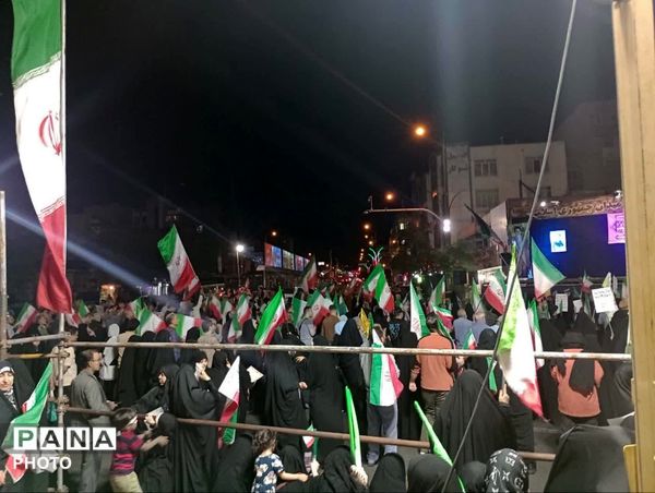 هفتاد شب متوالی حضور پرشور مردم در میدان جمهوری