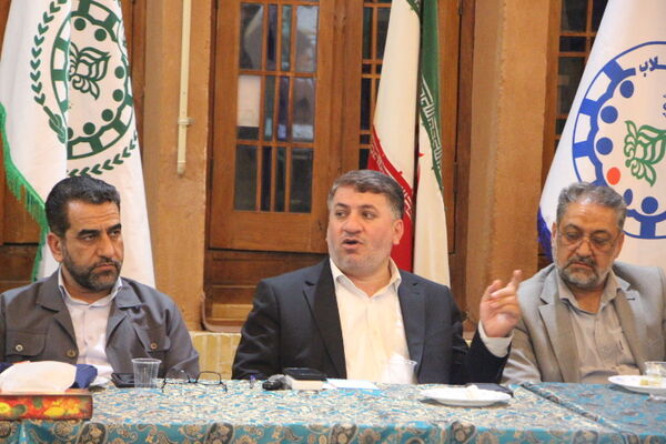 بازدید استاندار یزد از سازمان دانش‌آموزی استان یزد