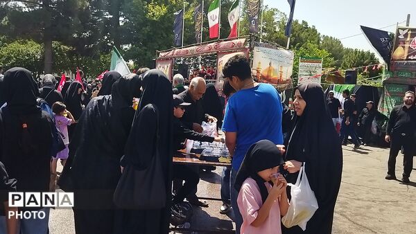 عاشقان حسینی ( ع) به یاد پیاده روی اربعین در نیشابور پیاده روی کردند-۲