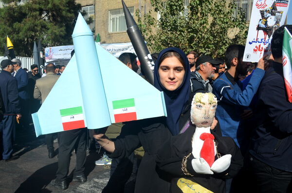 راهپیمائی باشکوه 13 آبان در تهران