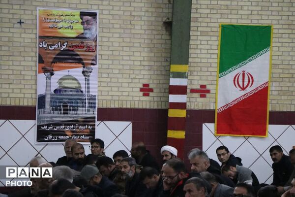 قدم‌های استوار مردم ولایتمدار زرقان در روز قدس