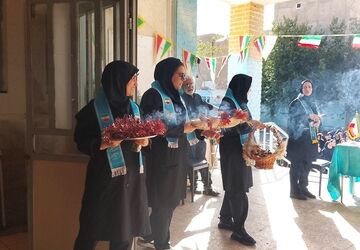 آغاز سال تحصیلی در دبیرستان نیکان اسلامشهر با استقبال پرشور دانش‌آموزان