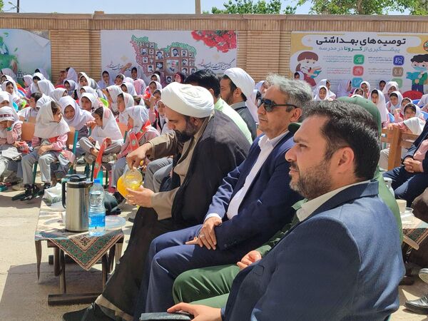 نواختن زنگ سپاس معلم در دبستان دخترانه شاهد نرگس