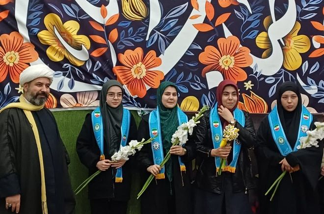 دانش‌آموزان پیشتاز با غبارروبی مزار شهدابا آرمان‌های والای شهدا تجدید پیمان بستند