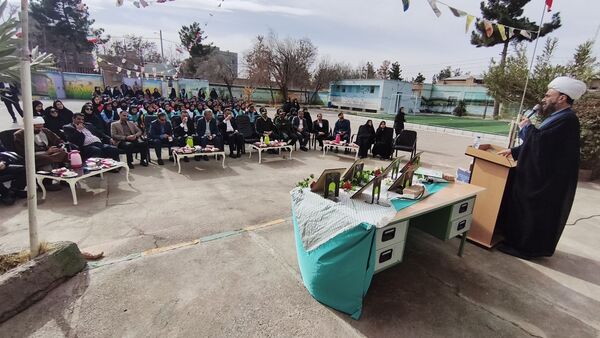 طنین گلبانگ انقلاب در دبیرستان شبانه روزی همای رحمت شهرستان سرخس