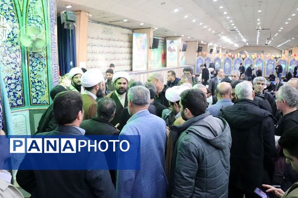 حضور دانش آموزان آموزشگاه شهدای گلدسته و مردم چهاردانگه در نماز جمعه 