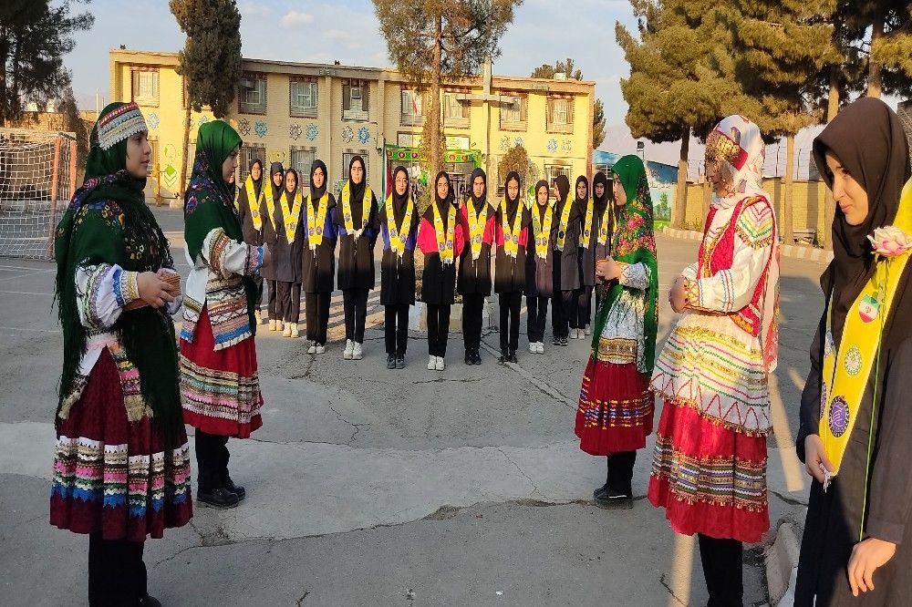 اجلاس استانی ویژه مدیران دبیرستان‌های نمونه دولتی و شبانه‌روزی استان خراسان رضوی در دبیرستان دخترانه شهید مجید دهنوی