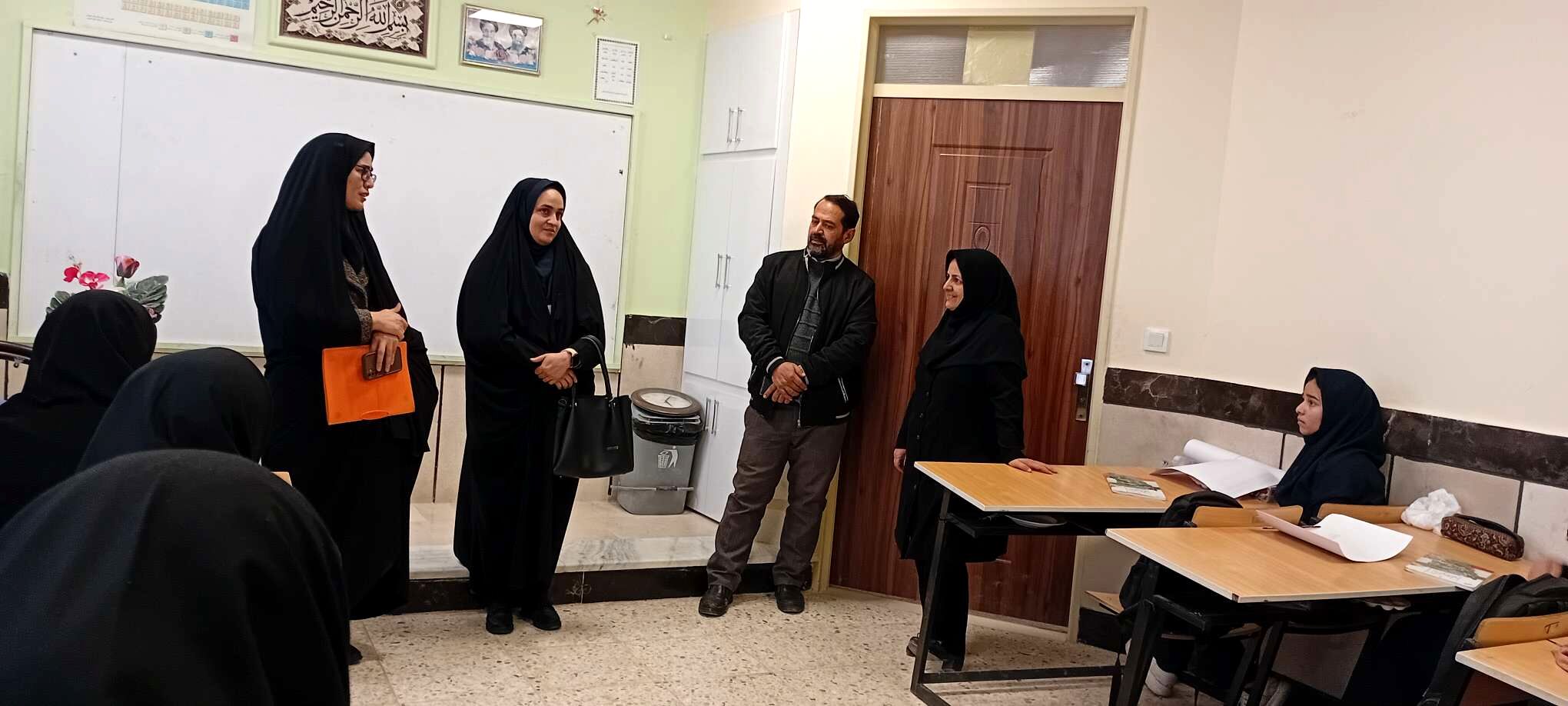 بازدید مسئولین آموزش و پرورش خلیل آباد از دبیرستان مادرمهربان نقاب