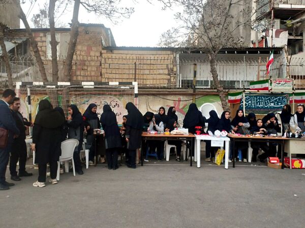 بازارچه و نمایشگاه کسب و کار دانش آموزی در دبیرستان امجدی۲