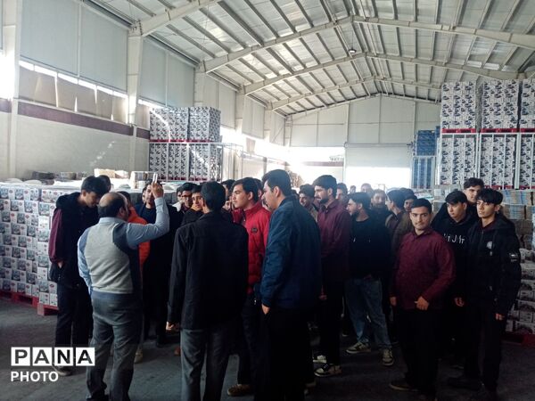 بازدید دانش آموزان دبیرستان نمونه آیت‌الله خامنه‌ای از شهرک صنعتی کاشمر