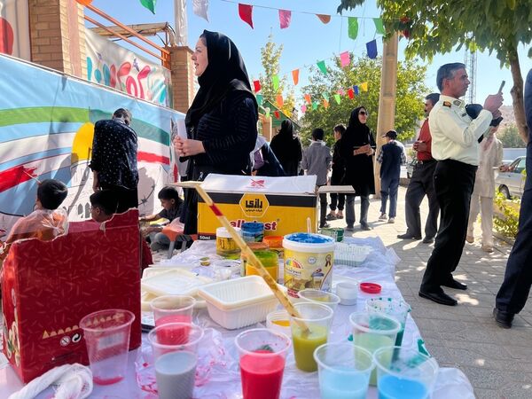 رنگ‌آمیزی دیوارنگاره‌ از ظهور تا مقاومت توسط کودکان و نوجوانان استان چهارمحال و بختیاری