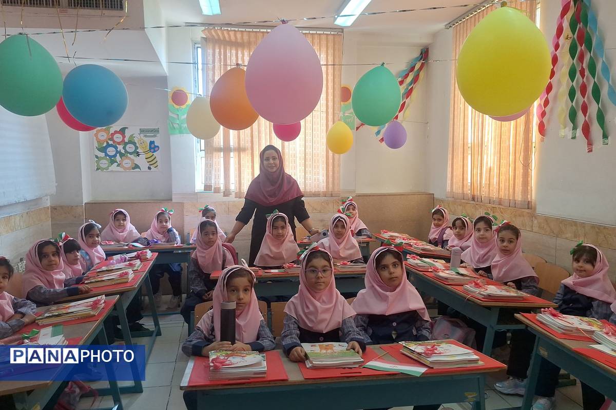 حضور مشاور وزیر آموزش و پرورش گرمابخش محفل شکوفه‌های شیراز