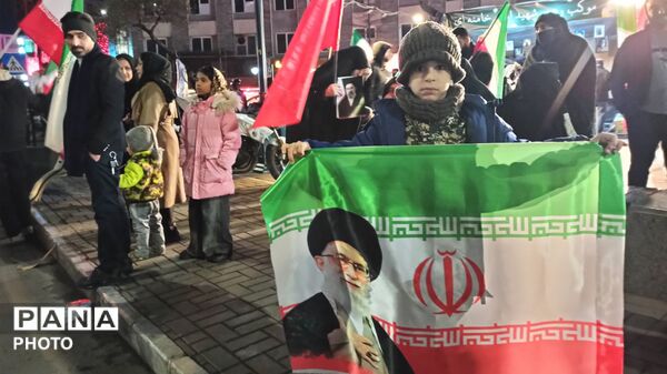 خروش مردم همیشه در صحنه مشهد در راهپیمایی های شبانه