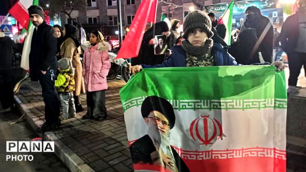 خروش مردم همیشه در صحنه مشهد در راهپیمایی های شبانه