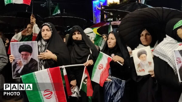 قیام مردم انقلابی کوهدشت زیر بارش الهی