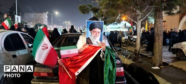 قسم به خون رهبر ایستاده ایم تا آخر