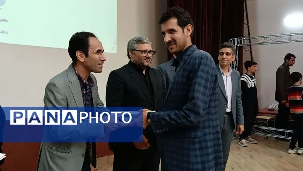 مراسم تجلیل از برگزیدگان نوجوان سالم