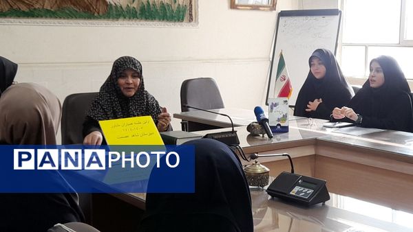 برگزاری اولین جلسه همیاران مشاور دبیرستان شاهد عصمت ناحیه۳ کرج در سال تحصیلی جدید 