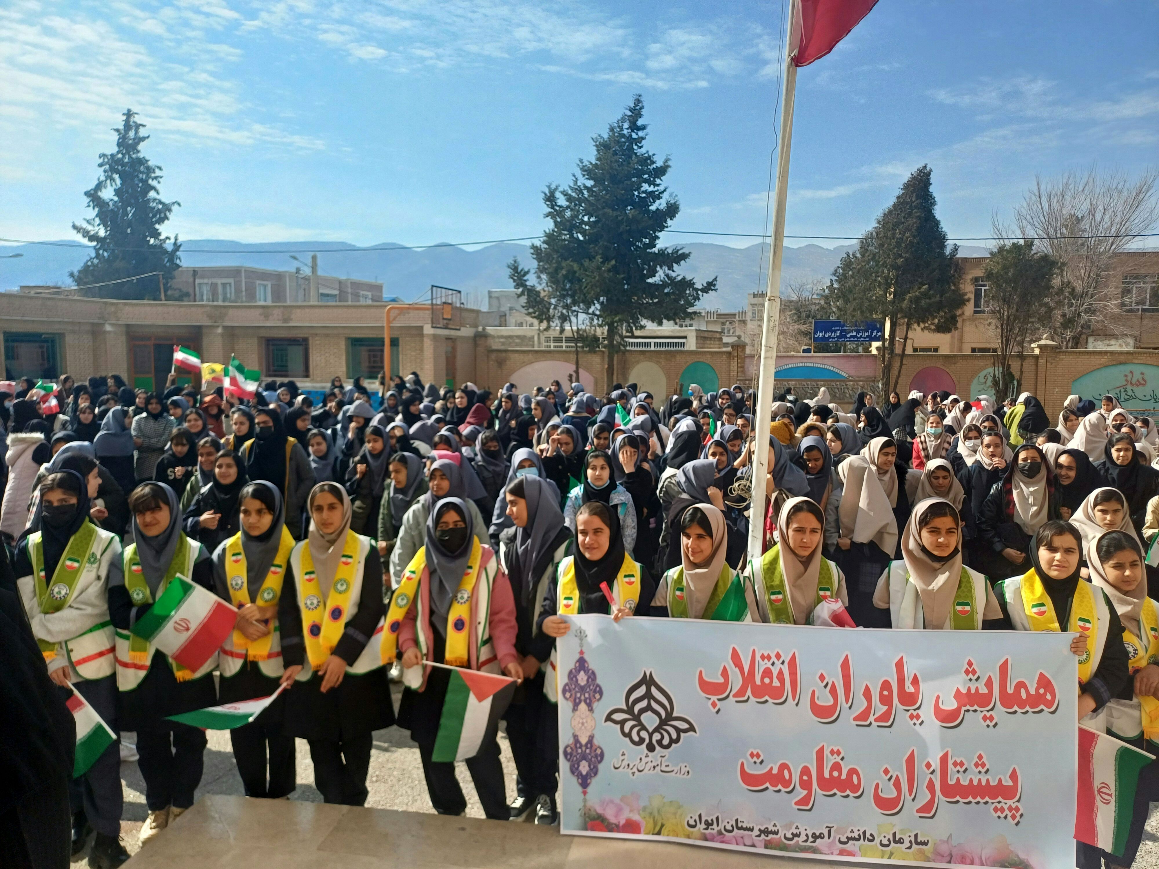 همایش یاوران انقلاب پیشتازان مقاومت در شهرستان ایوان