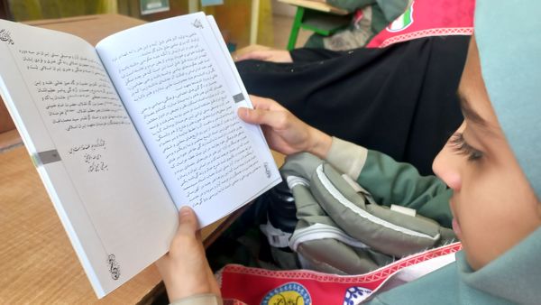 مراسم روز کتاب و کتابخوانی و افتتاح کتابخانه در دبستان شاهد تحقیقی ناحیه ۶