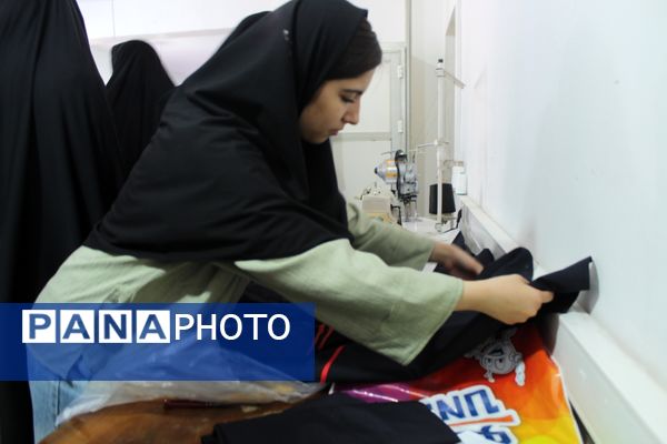 هنرستانی‌ها در نقش تولید کننده، دوخت لباس فرم دانش‌آموزان به دست هنرستانی‌های قدس