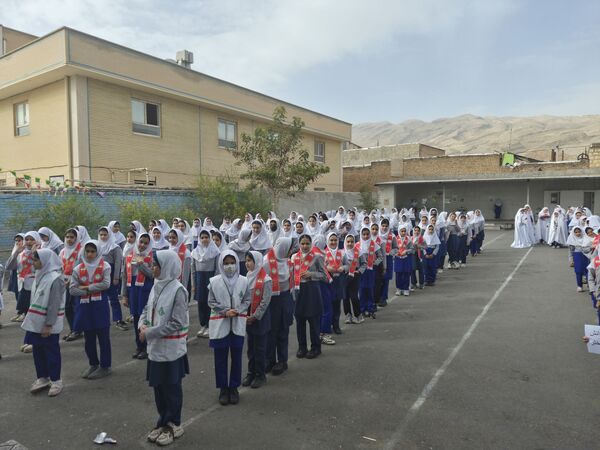 برگزاری همایش یاوران انقلاب پیشتازان مقاومت در مدرسه شهید کاظمی یک شهرستان پلدختر